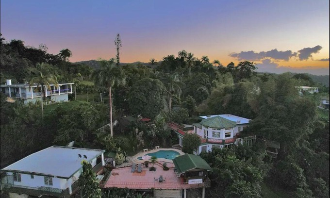 Lomas Casa | Pancho's Paradise - Rainforest Guesthouse with Pool, Gazebo and View