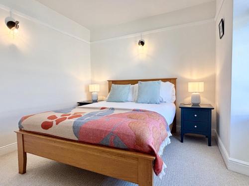 Newlyn Casa | Pandora a Lovely Seaside Cottage in Newlyn sleeps 4