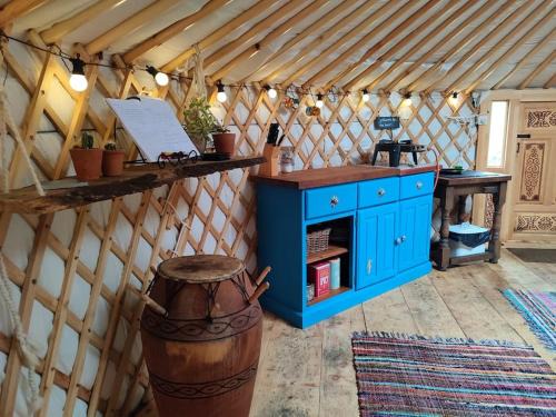 Dolgellau Otro | Pandy Farm Yurt - Panoramic mountain views within Snowdonia's National Park - 4x4 highly recommended