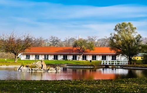 Alcsutdoboz Cama Y Desayuno | Pannónia Golf & Country Club