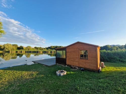 Pusztavacs Apartamento | Panoráma Horgászház