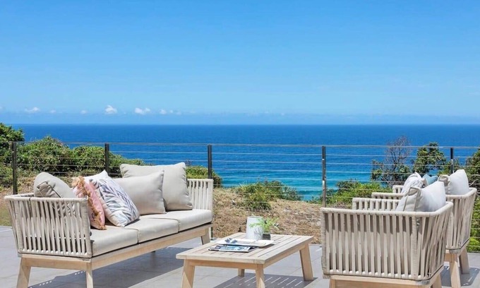 Forresters Beach Casa | Panorama Beach - by Coast Hosting