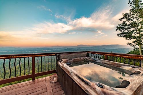 Sevierville Casa | Panorama by AvantStay Unparalleled Views Deck w HotTub Game Room Pool Table
