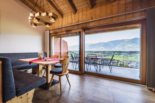 Kaprun Apartamento | Panorama Hotel Guggenbichl - inkl Sommerkarte, einmaliger Eintritt ins Tauern Spa & bester Ausblick über Kaprun