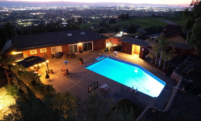 Berryessa Casa | Panorama of Silicon Valley, minutes from everything, large private yard and pool