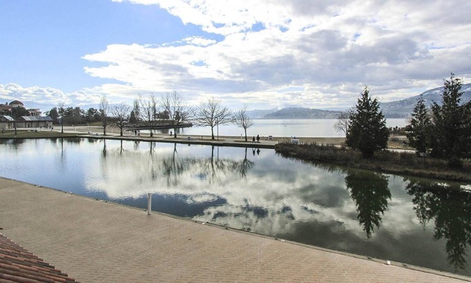 North End Complejo | Panoramic Lake View Fabulous 2-storey Townhome in Discovery Bay Resort