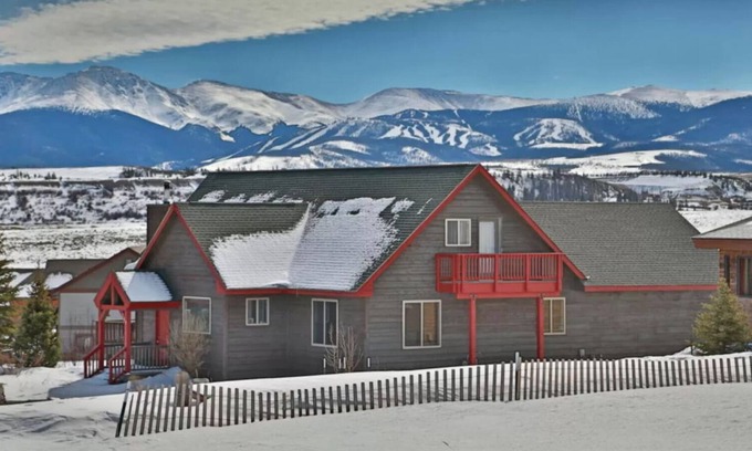 Tabernash Casa | Panoramic Mountain Views - with Hot Tub!