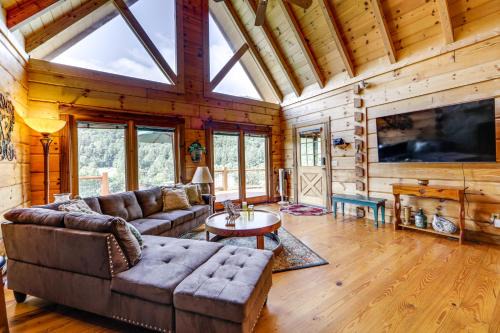 Highlands Casa | Panoramic Mountain Views and Decks Franklin Cabin!