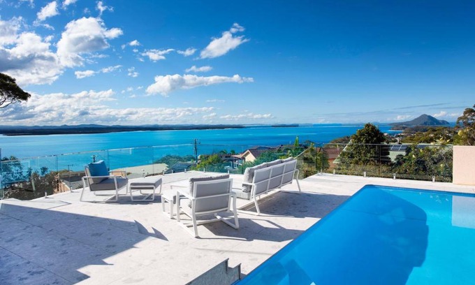Nelson Bay Casa | Panoramic Oceanview Manor