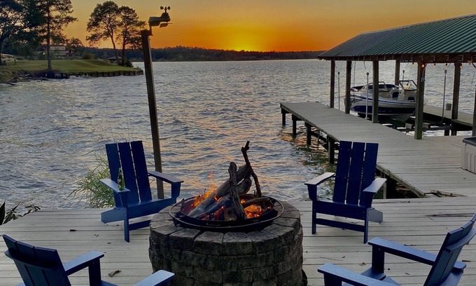 Oakhurst Casa | Panoramic Paradise - 1.5 acre Waterfront Lake Livingston Home