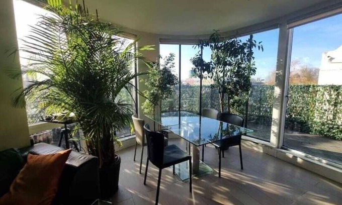 Leabridge Casa | Panoramic Pondview Penthouse