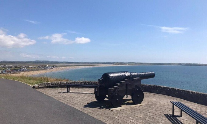 Tramore Casa | Panoramic Sea Views / Two Storey Detached Residence Private Garden & Parking