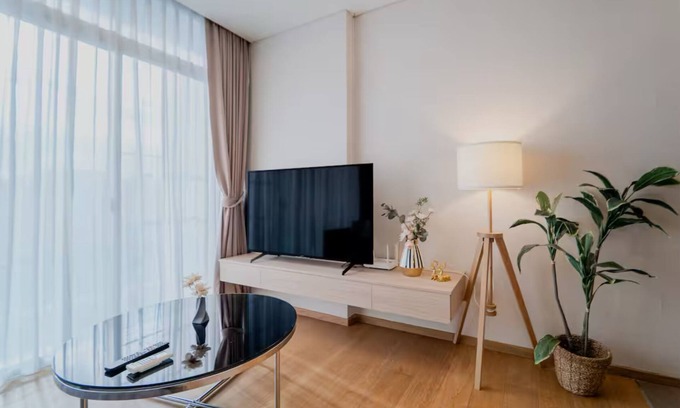 Khlong Toei Condominio | Panoramic 2BR near Ekkamai with Infinity Pool