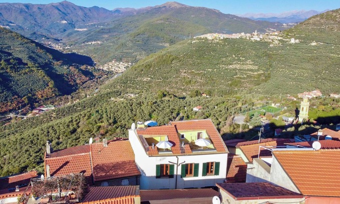 Chiusanico Casa | Panoramic Townhouse Casa del Borgo