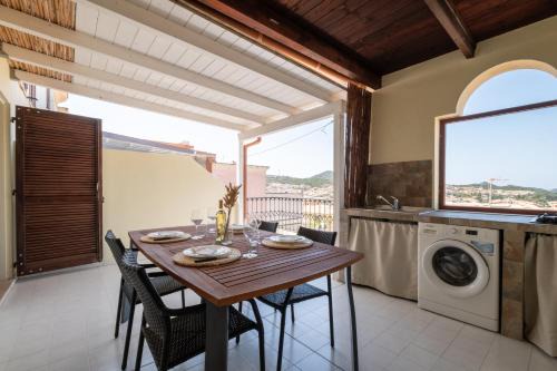 Villasimius Apartamento | Panoramic view - Moderno con terrazza e Wi-Fi