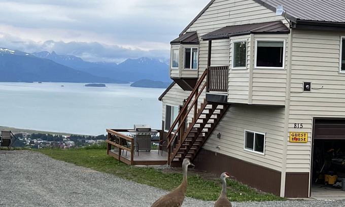 Homer Casa | PANORAMIC VIEW OF KENAI MOUNTAINS AND HOMER SPIT