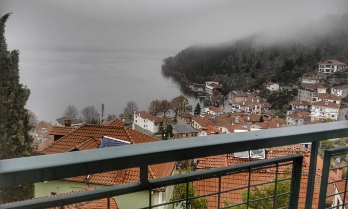 Kastoria Apartamento | Panoramic view of the lake! A romantic retreat right into the heart of Kastoria.