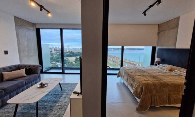 Posadas Apartamento | Panoramic view of the Paraná River and the charming Posadas + parking