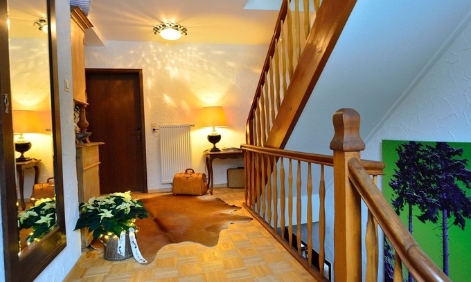 Hallwangen Apartamento | Panoramic view room with shower and WC, approx. 15 sqm