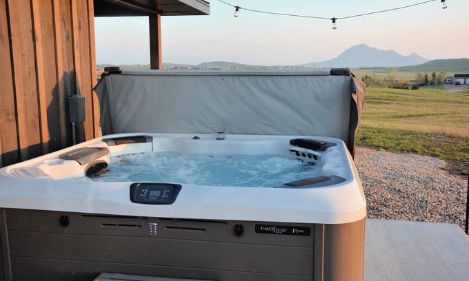 Sturgis Casa | Panoramic Views~ Bear Butte~ 10 Mins to Downtown