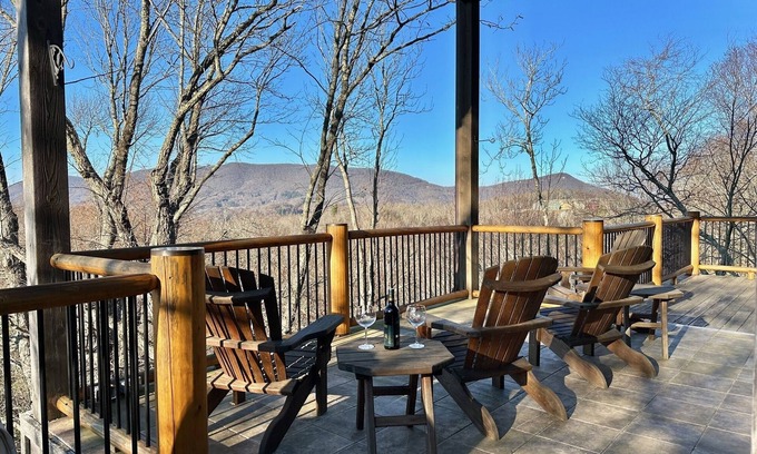 Boone Cabina | ¡Vistas panorámicas!- Excelente ubicación, numerosas cubiertas y cocina equipada.