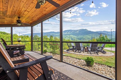 Pittman Center Casa | Panoramic Views-Fire Pit-Hot Tub-Arcade