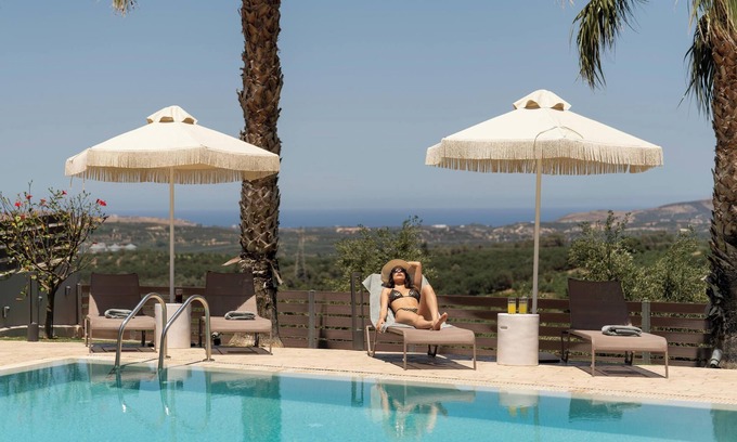 Geropotamos Villa | Villa de nueva construcción con vistas panorámicas, piscina climatizada, barbacoa y parque infantil.