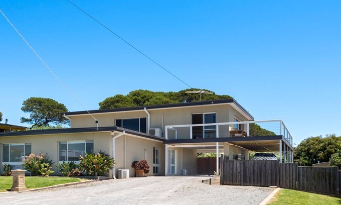 Portarlington Casa | Panoramic Views - Newly renovated with breathtaking panoramic views of the bay.