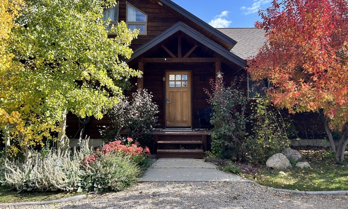 Leigh Creek Estates Casa | Panoramic Views of the Tetons & Custom Contemporary Setting Awaits You!