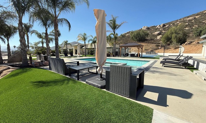 La Sierra Hills Casa | Panoramic views, Pickleball, 1/2 Basketball Court, Pool Spa Brand new studio.