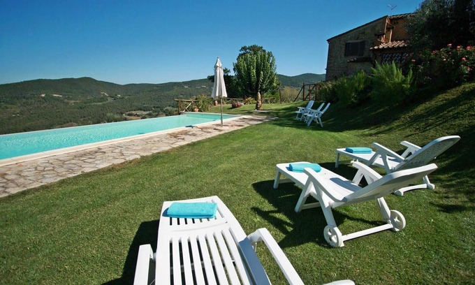 Radicondoli Casa | Villa Toscana con impresionantes vistas, piscina privada a cinco minutos a pie del pueblo