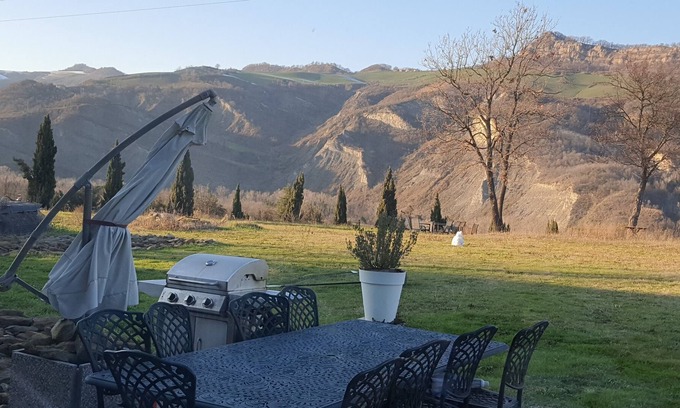 Borgo Tossignano Cama Y Desayuno | Panoramic Vistas, Contemporary living & Winelands - 15 minutes from Imola