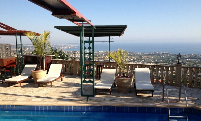 Peyia Town Villa | Panorámica con vistas espectaculares, ubicación fantástica, piscina privada
