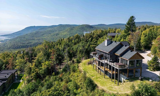 Petite-Riviere-Saint-Francois Chalet De Esquí | Panoramique 57: Stunning Views & Spacious Comfort