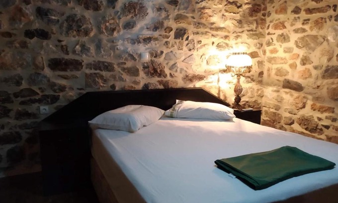 Omales Casa | panos stone tower