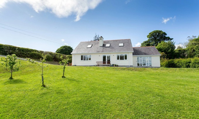 Marianglas Cabaña | Pant yr Afallen - a coastal that sleeps 10 guests in 4 bedrooms