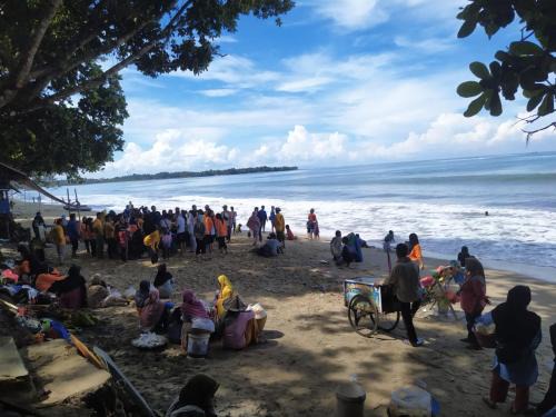 Carita Apartamento | PANTAI CARITA pasir putih by Snwj