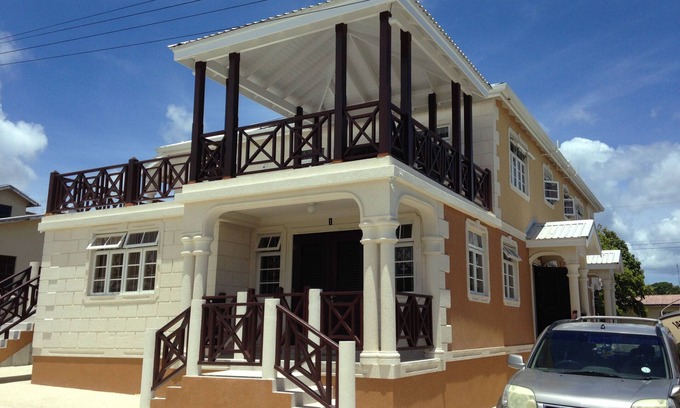 Halcyon Heights Apartamento | (Panthera Terra 1) Muy amplias y atractivo apartamento de planta baja