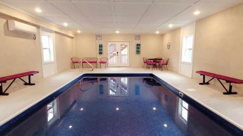 Caton Casa | Papa Bear's Mountain Lodge-amazing gametheater room, indoor year-round pool, great location, Wi-Fi