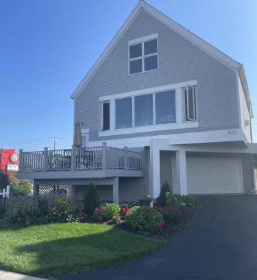 Port Clinton Casa | Papa & Gigi's Lake Front Home