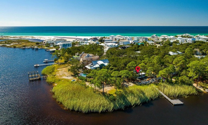 Grayton Beach Casa | Papa's Hideaway- secluded cottage in Grayton on the lake