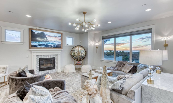 Grover Beach Casa | Papillon House a luxury escape with sunset ocean- 2 Master En-suites