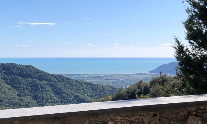 Fosdinovo Apartamento | Papiriana la casa del borgo breathtaking sea wiew