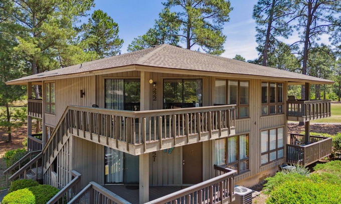 Foxfire Condominio | Par at Foxfire- Pool, Steps away from Golf Course!