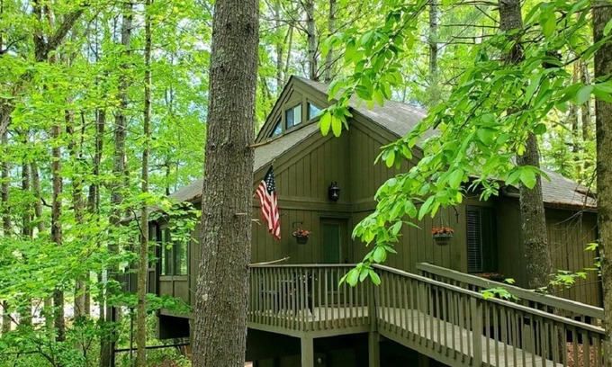 Big Canoe Casa | Par-Tee on the Lake-Best Location + EV Charging