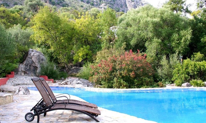 Montecorto Apartamento | "Paraíso Escondido 1" con vistas a la montaña, piscina, Wi-Fi y jardín