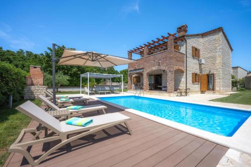 Butkovici Villa | Paradis Villa Stone Queen with Heated Pool
