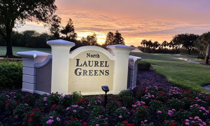 Naples Casa | Paradise Awaits! Country Club Living, Private Golf Course, beaches, 1st Floor!