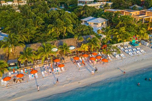 West Bay Complejo | Paradise Beach Hotel & Resort
