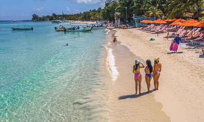 Antoneys Cay Hotel | Paradise Beach Hotel & Resort
